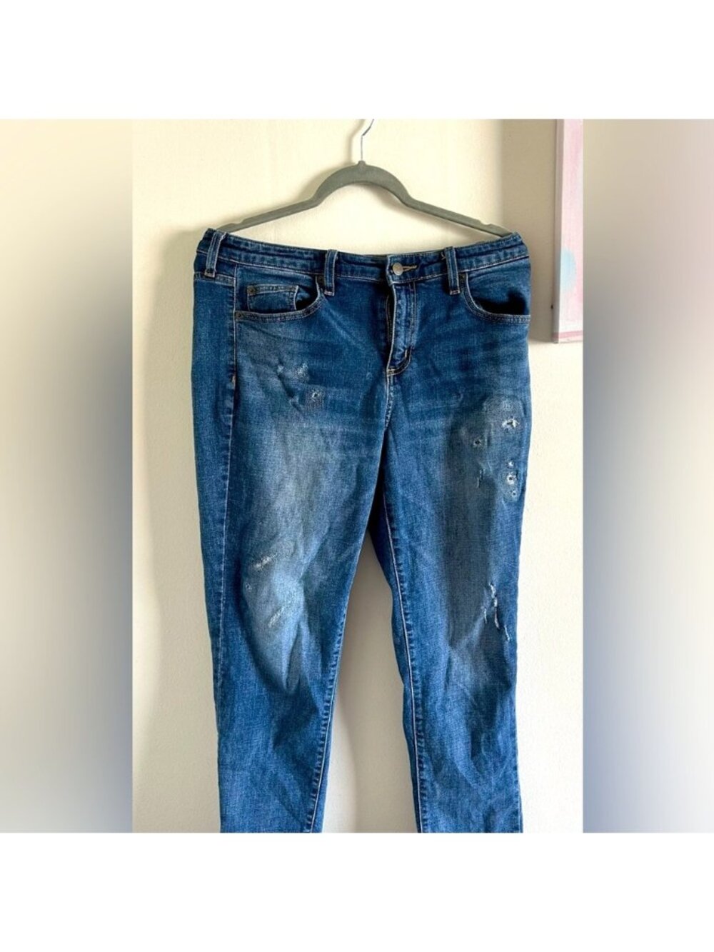 UNIVERSAL RIPPED JEANS!